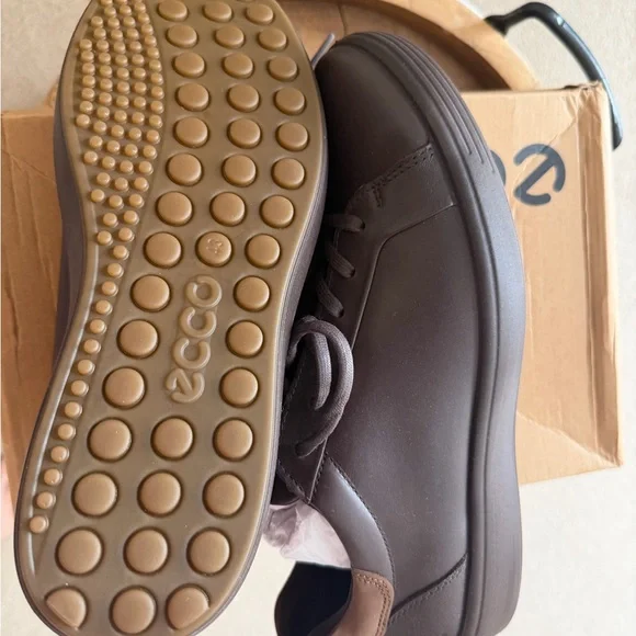 Ecco Men's Dark Brown Leather Sneakers Brand New - Picture 2 of 9